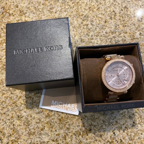 Michael Kors Rose Gold Stainless Steel Woman’s Watch - Picture 4 of 4